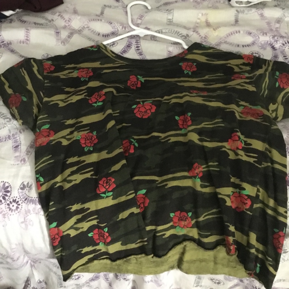 Camouflage crop top with roses